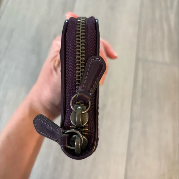 Coach long wallet in purple patent. EUC. - Picture 4 of 10